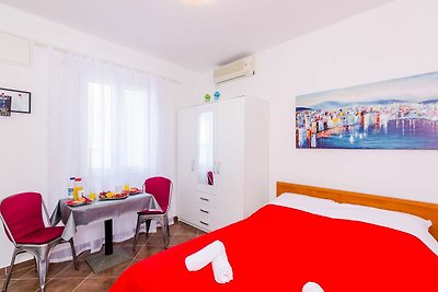 Miracle Apartments - Studio Apartment with Te...