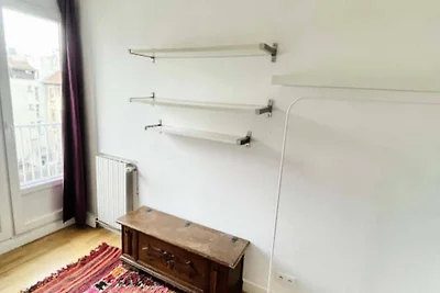 Am geräumigen SNCF-Bahnhof Faffa T5