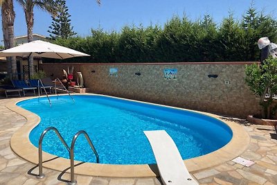 Fabulous Holiday Home in Campofelice di Rocce...