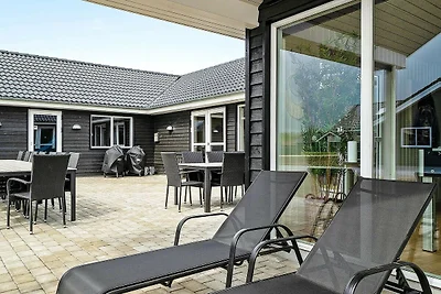 24 Personen Ferienhaus in Grenaa