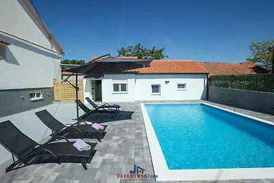 Villa in Glavica mit Schwimmbecken