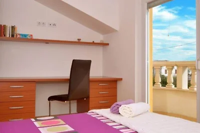 Bright Kaštela Apartment with Balcony and Pri...