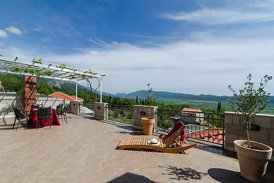 Villa tradizionale con piscina a Gruda