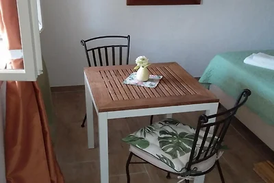 Apartment Mir - Studio Apartment with Garden...