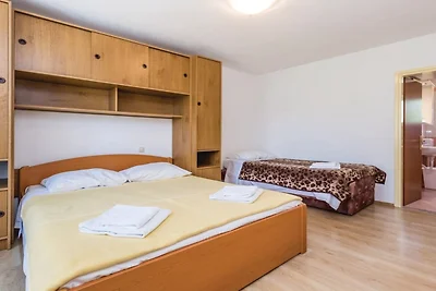 Scenic Seafront Brsec Apartment - Three Bedro...