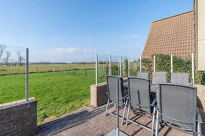 Smaakvol en modern ingerichte 6 persoons...