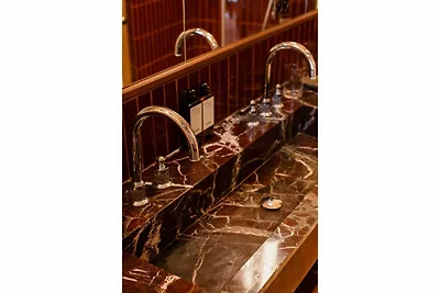 Vertraulicher Raum 3, nur einen Steinwurf vom...