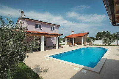 Familienvilla mit Schwimmbad