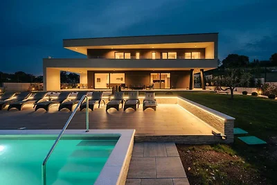 Luxuriöse Villa mit Pool in Sveti Bartul