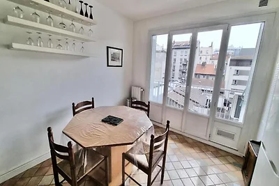 Am geräumigen SNCF-Bahnhof Faffa T5