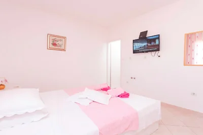 Apartments Lili Two Bedroom Apartment Sea Vie...