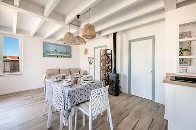 Huis vlakbij La Prée Beach met uitzicht op...