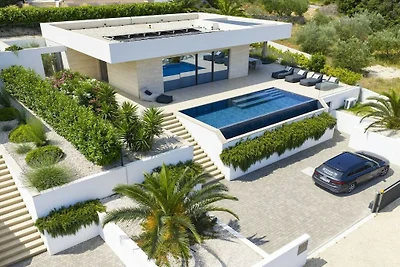 Villa in Tkon mit Schwimmbecken