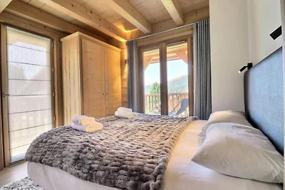 Chalet in Les Gets mit Innenpool und Spa