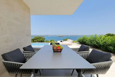 Villa in Tkon mit Schwimmbecken