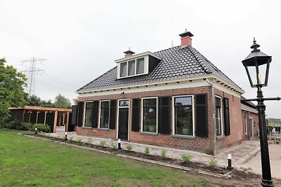 Bauernhaus mit Whirlwanne im Freien