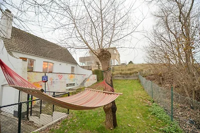 Schilderachtige villa met omheinde tuin