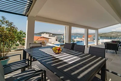 Villa in Ražanj met zwembad