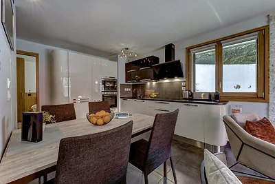 Central Apartment with Amazing Terrace &...