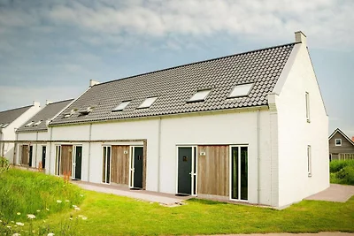 Sfeervol huis met 2 badkamer, op 700 m.