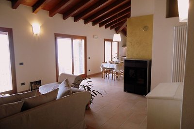 Idyllic Apartment in Vello with Balcony, Gard...