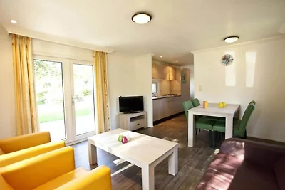 Chalet mit Grünanlage und Terrasse