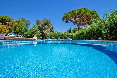 Villa ad Almancil con 9 camere da letto