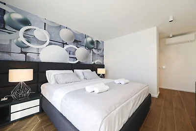 Villa in Kraj, Tkon mit Schwimmbecken