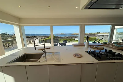 Strandvilla mit Panoramablick aufs Meer