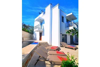 Villa in Kalkan mit Schwimmbecken