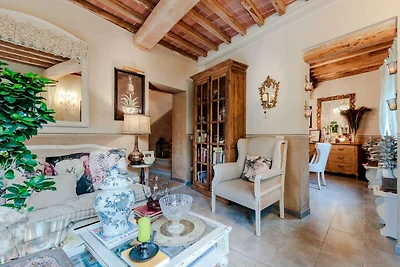 Villa in Montecarlo mit privatem Pool