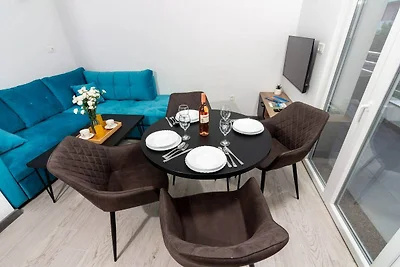 Modern Apartments with Private Balcony - Delu...