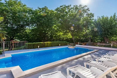 Villa a Šušnjevica con piscina