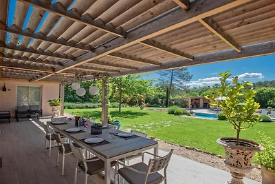 Moderne Villa in Tourrettes mit Swimmingpool
