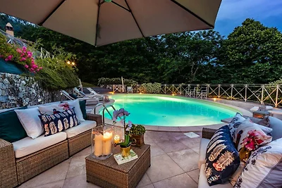 Großzügige Villa in Camaiore mit Terrasse