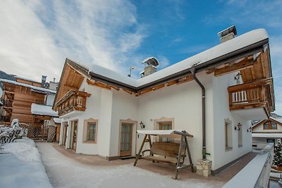 Schöne Wohnung in den Dolomiten mit Balkon