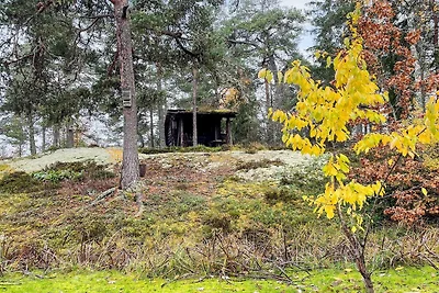 Gemütlicher Rückzugsort im Wald mit Whirlpool
