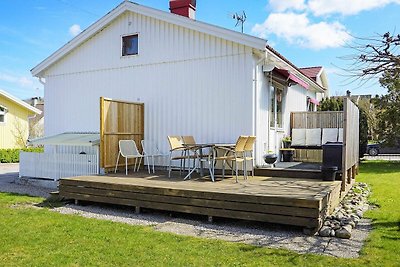 3 person holiday home in UDDEVALLA