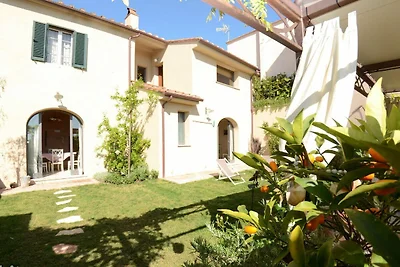 Charmantes Ferienhaus im Dorf Lari