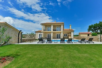 Villa in Vinjerac mit Schwimmbecken