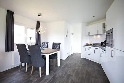 Moderne Chalet-Flucht am See