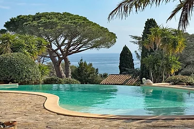 Villa in Les Issambres mit Schwimmbecken