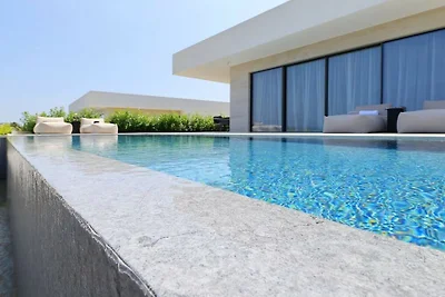 Villa in Tkon mit Schwimmbecken