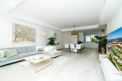 Elegant 2-Bedroom Apartment | Alcazaba Lagoon...