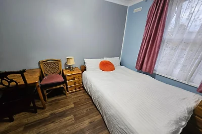 Belvilla Russel Court Hotel | Standard Triple