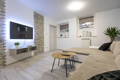 Downtown Koper Spacious Apartment with Balcon...
