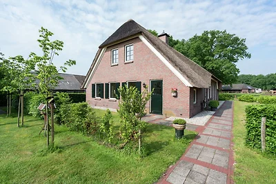 Großer Bauernhof in der Nähe des Pieterpads