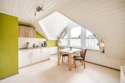 Aangenaam vakantiehuis in Ernst met balkon