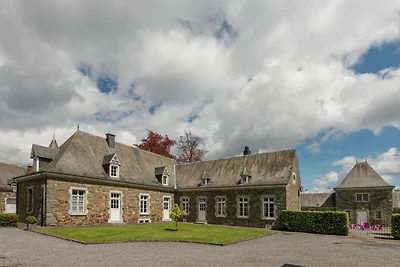 Luxuriöses Ferienhaus in Libin mit Terrasse