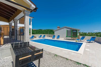 Villa mit privatem Pool und Meerblick